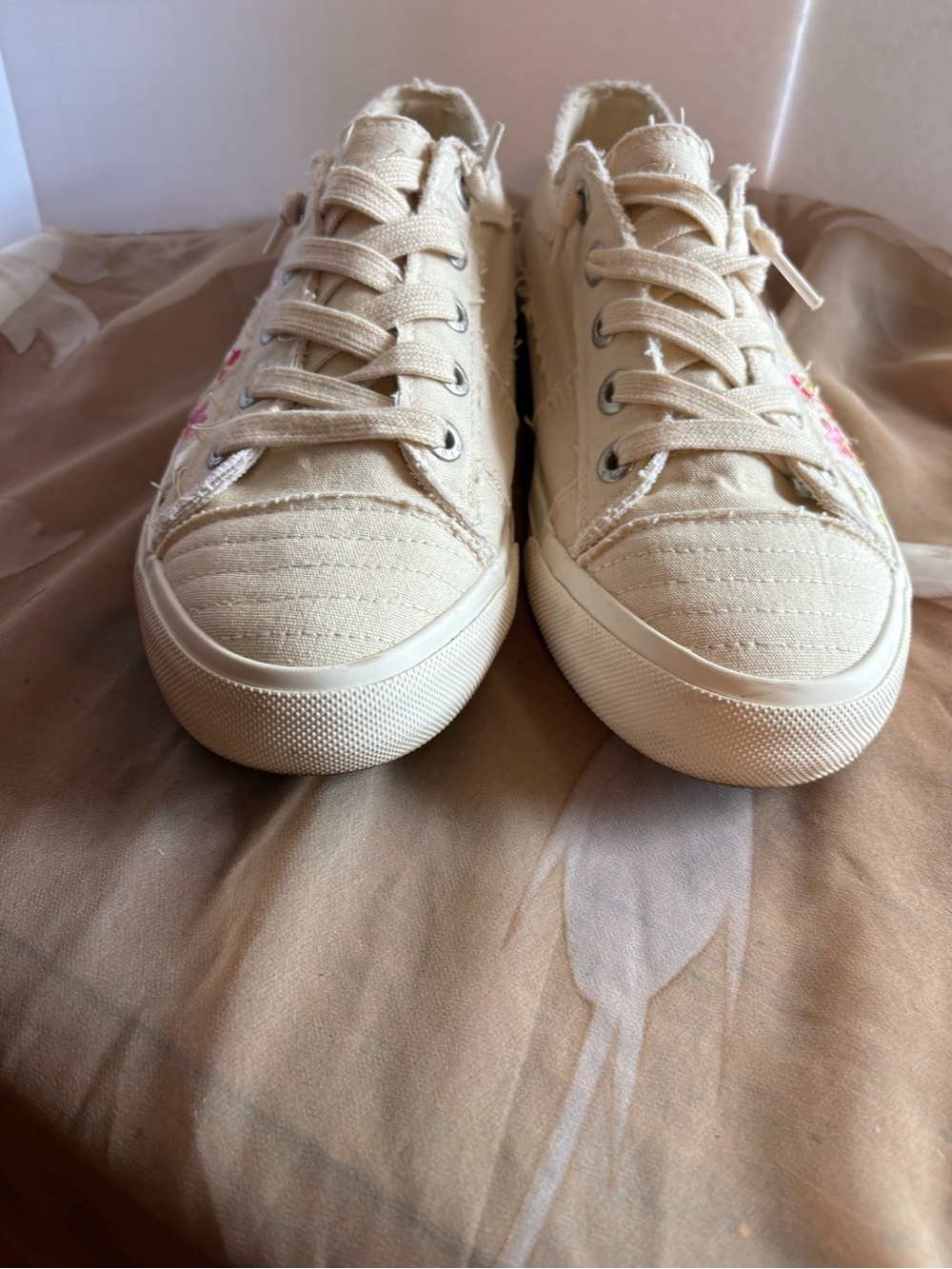 Blowfish Cream Canvas Floral Embroidered Lace-Up Sneakers - Picture 7 of 7